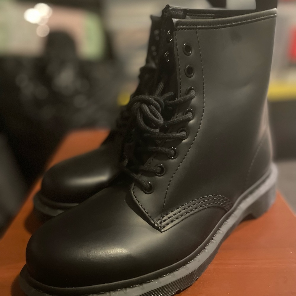 DR MARTENS BLACK SMOOTH LEATHER